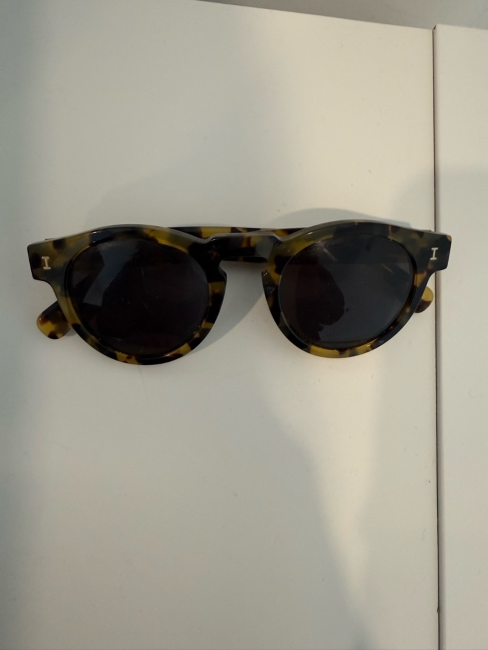 Illesteva Tortoiseshell Round Sunglasses - Brown/Black